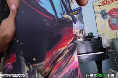 Jada Stevens в обтягивающих лосинах круто делает минетик