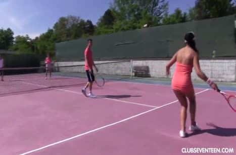 Теннисистки после игры снимаю стресс сексом